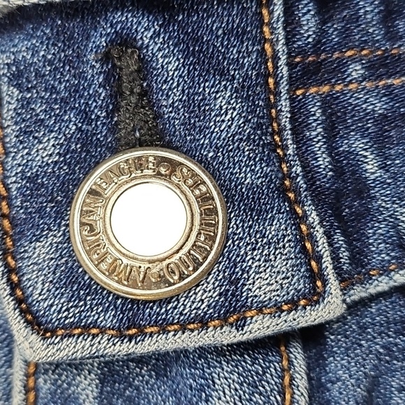 American Eagle Super Stretch Medium Wash Distressed Denim Frayed Hem Mini Skirt - Picture 5 of 15